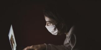 Jaka odległość między blatem a szafkami w kuchni?