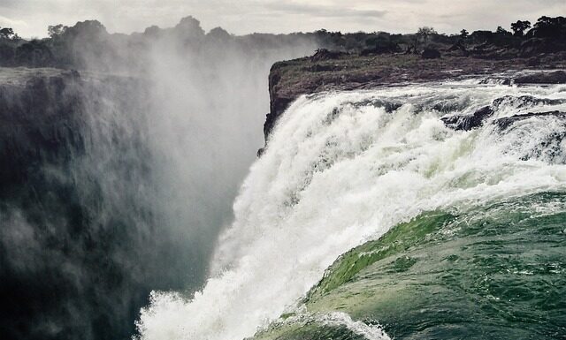 Jaką głębokość półki pod prysznicem?