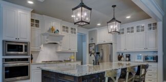 Ile powinien wystawać blat kuchenny poza szafki?