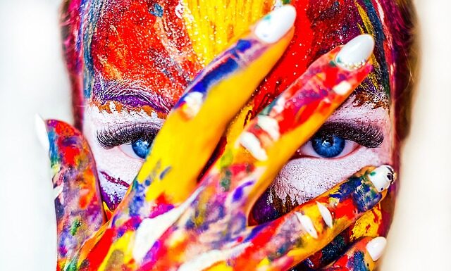 Gdzie trzymać kosmetyki przy wannie wolnostojącej?