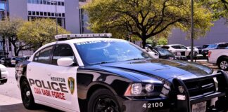 Czy skrzypienie narożnika podlega reklamacji?