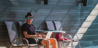 Jak sprawdzić zamówienie w Black Red White?