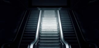 Czy na stacji wymienia żarówkę?