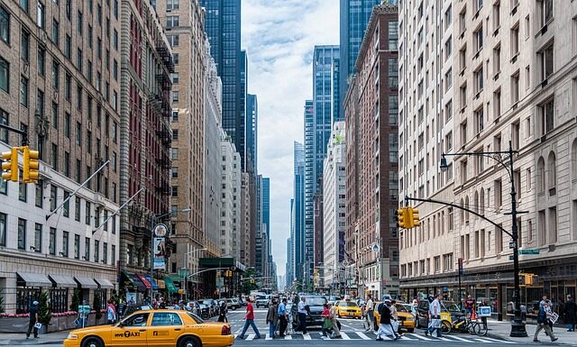 Ile metrów przed skrzyżowaniem należy włączyć kierunkowskaz?