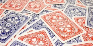 Co to jest rewers w drzwiach?