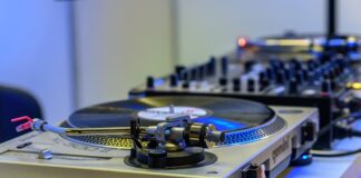 Jak podłączyć kontrolkę kierunkowskazów?