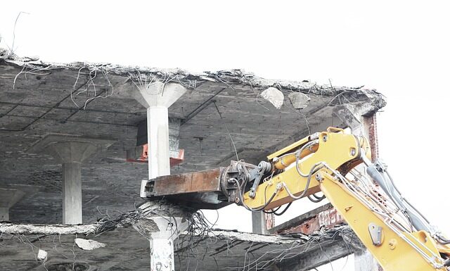 Jak zdemontować znaczek VW?