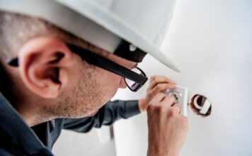 Jakim quadem można jeździć bez kasku?