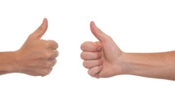 Co to jest pierwszeństwo łamane?