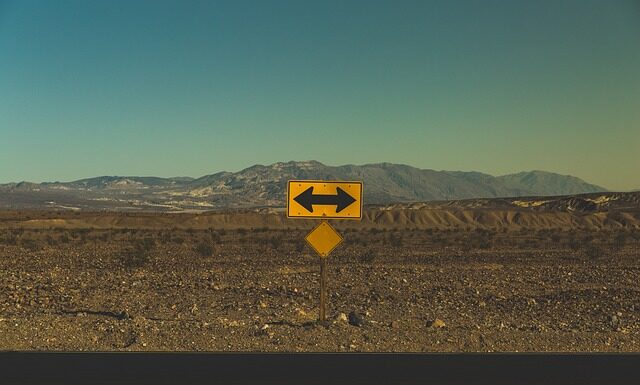 Jak skręcić w lewo na rondzie?