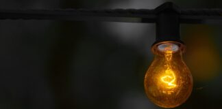 Jak wymienić żarówkę od kierunkowskazu?