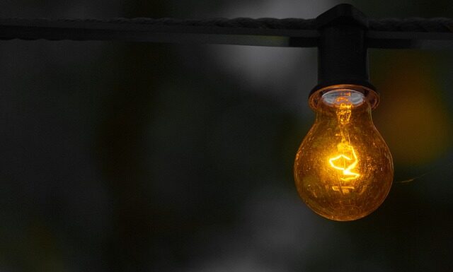 Jak wymienić żarówkę od kierunkowskazu? Jak wymienić żarówkę od kierunkowskazu?